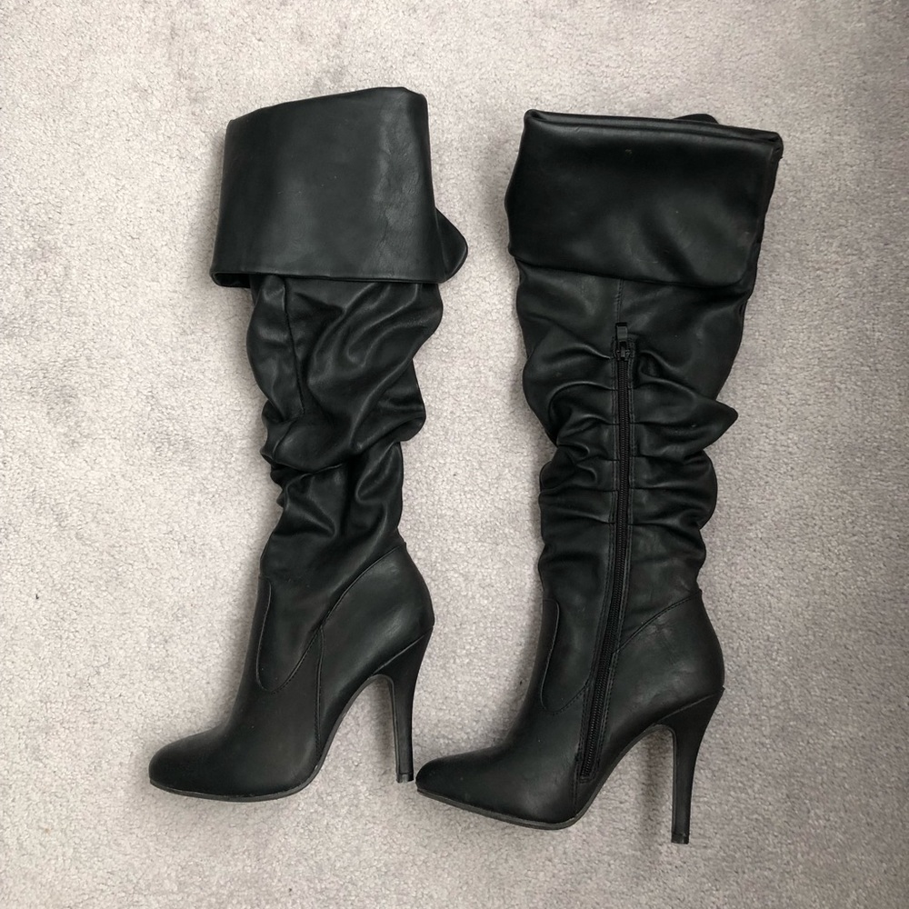 Black knew high booties